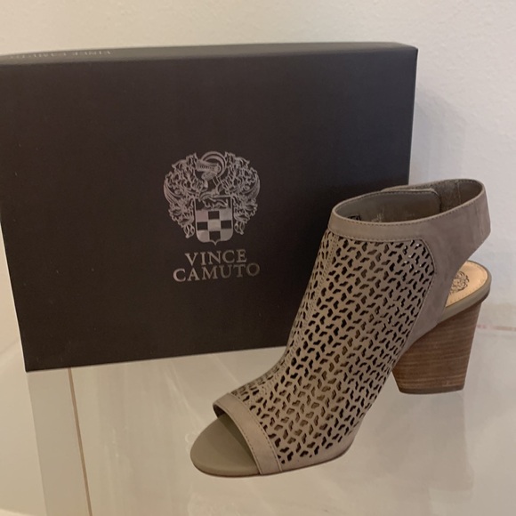 Vince Camuto  perforated open toe shooties - Picture 9 of 9